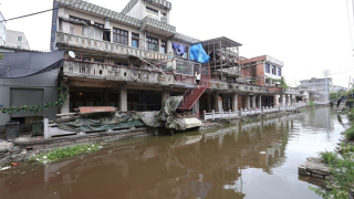 Illustration for article titled What Turned This River in China into a Blood-Red Mess?